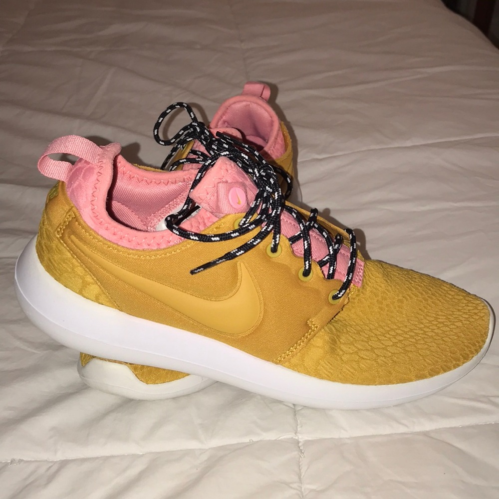 Nike tennis shoes